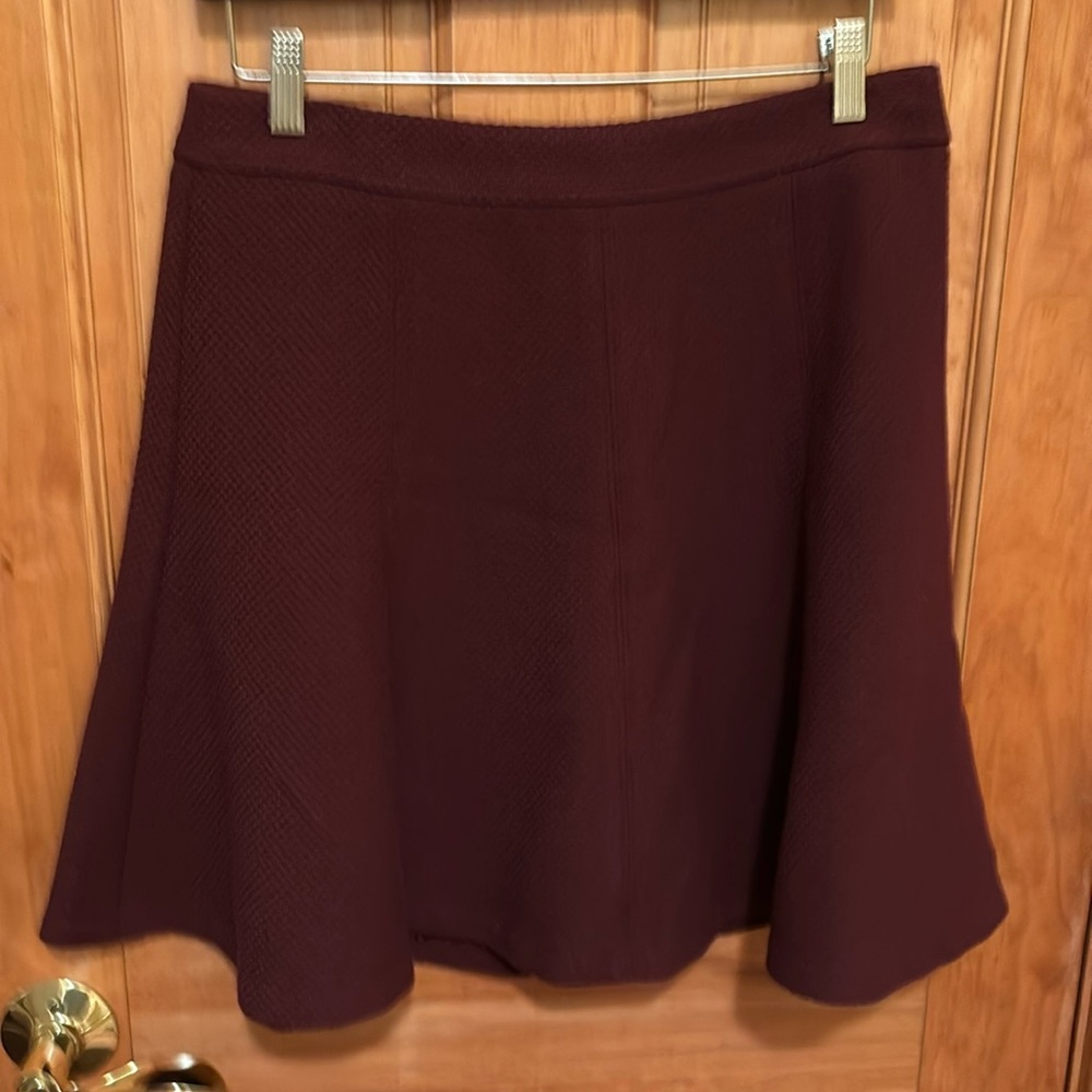 Cute burgundy flip skirt by Loft in size 10.